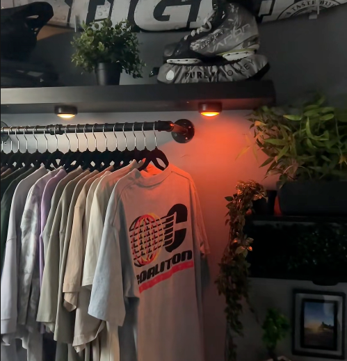 Porte vêtements suspendu