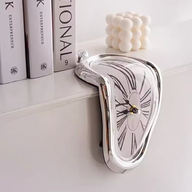 Horloge déformée